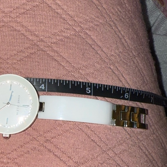 Anne Klein White Silver - Tone Crystals Bangle Watch New Battery - Picture 3 of 3
